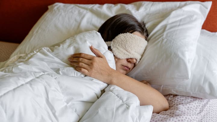 Sleeping naked might improve your sleep quality.