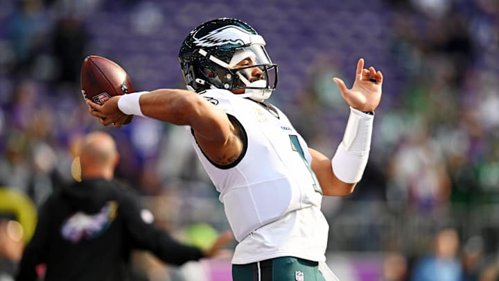 Oct 19, 2025; Minneapolis, Minnesota, USA; Philadelphia Eagles quarterback Jalen Hurts (1) warms up before the game against the Minnesota Vikings at U.S. Bank Stadium. Mandatory Credit: Jeffrey Becker-Imagn Images Oct 19, 2025; Minneapolis, Minnesota, USA; Philadelphia Eagles quarterback Jalen Hurts (1) warms up before the game against the Minnesota Vikings at U.S. Bank Stadium. Mandatory Credit: Jeffrey Becker-Imagn Images