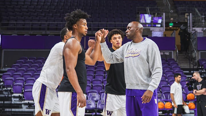 Wesley Yates III bumps fists with UW assistant coach Quincy Pondexter, Jasir Rencher and Bryson Tucker.