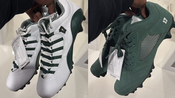 New York Jets wide receiver Davante Adams shows off his player-exclusive Air Jordan cleats.