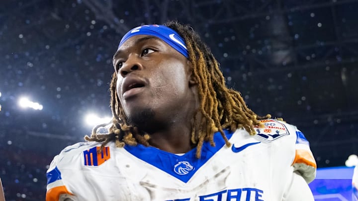 Boise State Broncos running back Ashton Jeanty (2) against the Penn State Nittany Lions during the Fiesta Bowl at State Farm Stadium. 