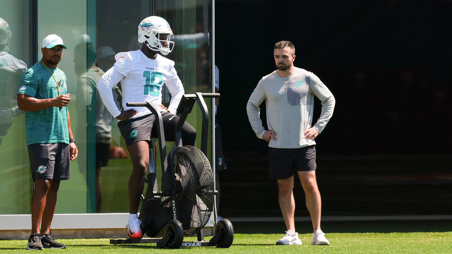 Examining the Mixed Signals Regarding Miami Dolphins WR Chris Bell's Status