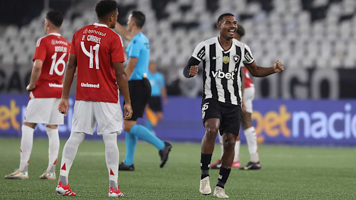 Botafogo levou a melhor no duelo do primeiro turno Botafogo levou a melhor no duelo do primeiro turno