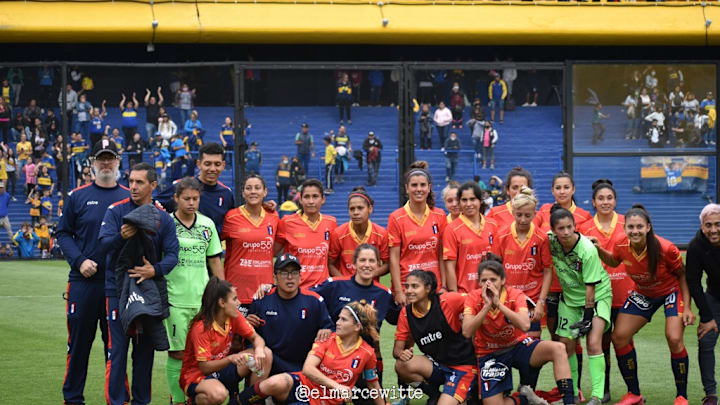 Las jugadores de Deportivo Español y un reclamo justo Las jugadores de Deportivo Español y un reclamo justo