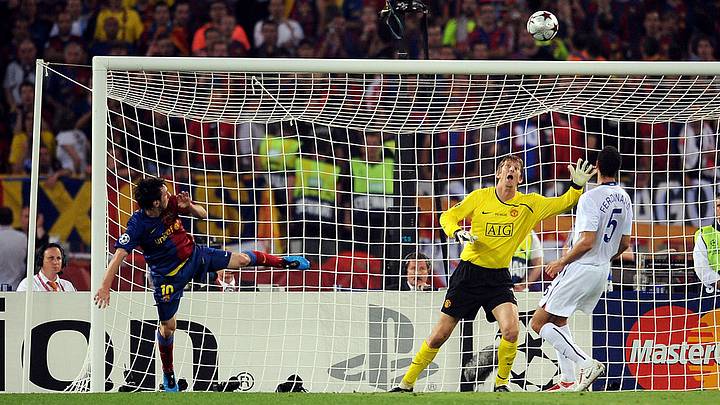 Momento en el que Lionel Messi anota su gol de cabeza ante el Manchester United en la Final de la Champions League del 2009. Momento en el que Lionel Messi anota su gol de cabeza ante el Manchester United en la Final de la Champions League del 2009.