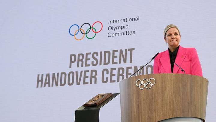 La exnadadora zimbabuense, Kirtsy Coventry, asumió como presidenta del Comité Olímpico Internacional. La exnadadora zimbabuense, Kirtsy Coventry, asumió como presidenta del Comité Olímpico Internacional.