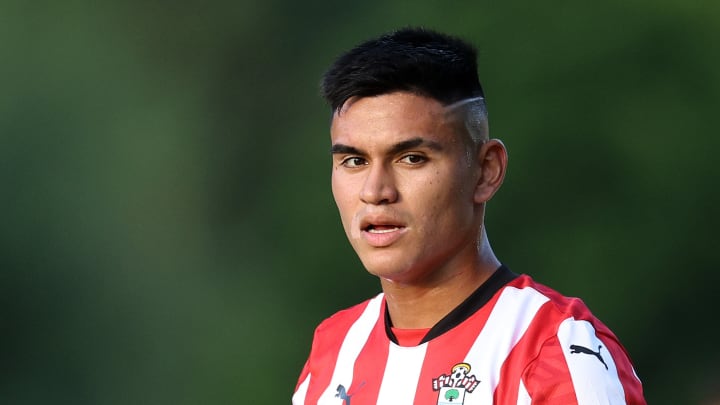 Southampton travou negociações por Carlos Alcaraz com o Flamengo