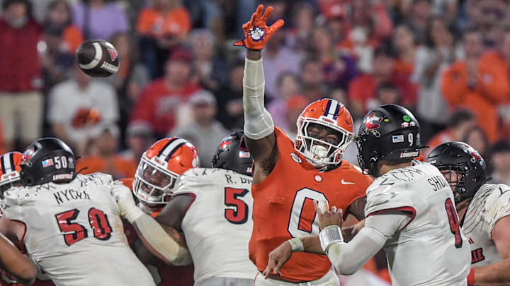 Nov 2, 2024; Clemson, South Carolina, USA; Clemson Tigers linebacker Barrett Carter (0) deflects a pass attempt by Louisville Cardinals quarterback Tyler Shough (9) during the second quarter at Memorial Stadium. Nov 2, 2024; Clemson, South Carolina, USA; Clemson Tigers linebacker Barrett Carter (0) deflects a pass attempt by Louisville Cardinals quarterback Tyler Shough (9) during the second quarter at Memorial Stadium.