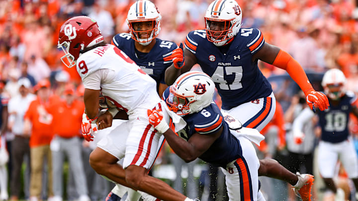 Auburn's Austin Keys sacks Oklahoma quarterback Michael Hawkins Jr.