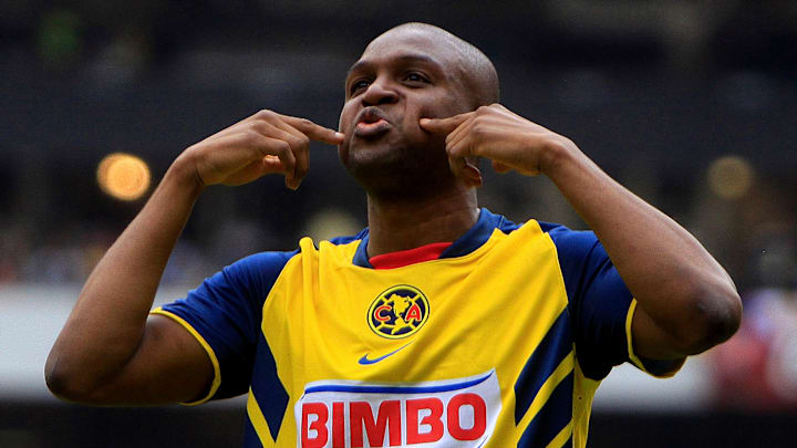 El jugador Aquivaldo Mosquera celebra un gol con el América. El jugador Aquivaldo Mosquera celebra un gol con el América.