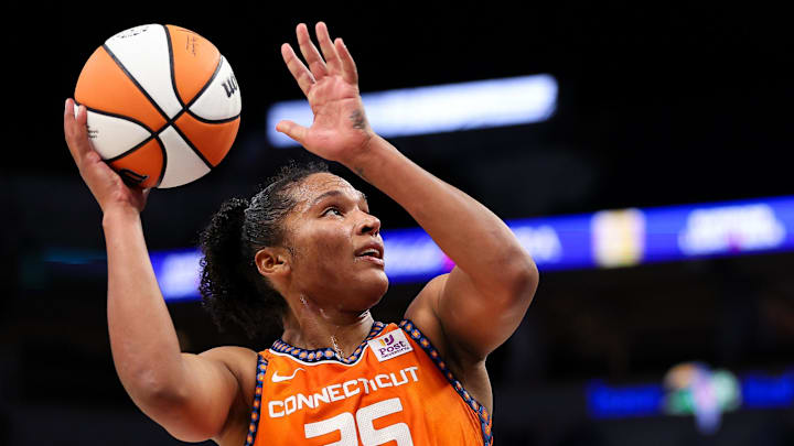 Connecticut Sun forward Alyssa Thomas has been traded to the Phoenix Mercury.