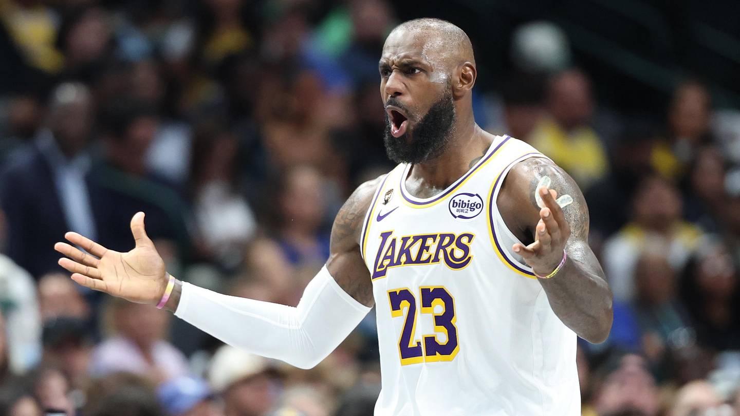 Should Mavericks Be Considered a Long Shot to Sign LeBron James in Free Agency?