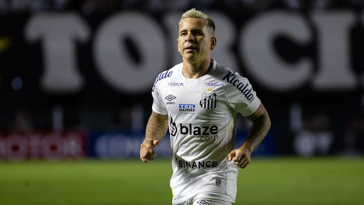 Soteldo ainda não deslanchou com a camisa do Santos desde seu retorno