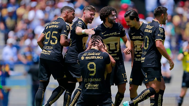 Jugadores de Pumas UNAM celebran un gol. Jugadores de Pumas UNAM celebran un gol.