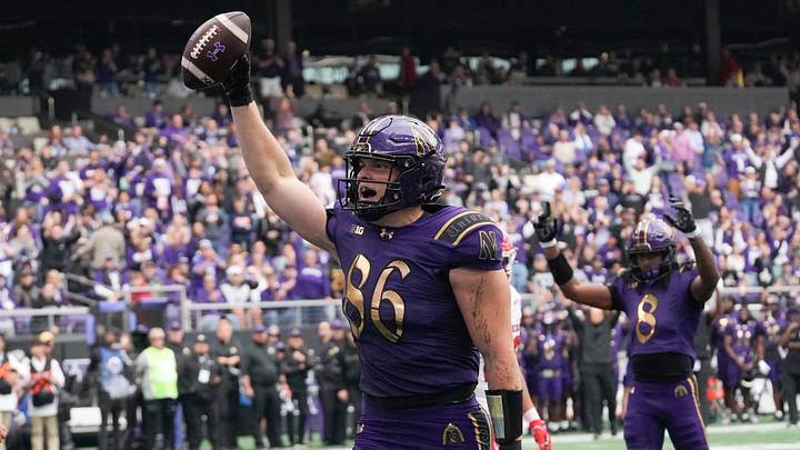 Oct 24, 2026; Evanston, Illinois, USA; Northwestern Wildcats tight end Alex Honig (86) celebrates his touchdown reception against the Rutgers Scarlet Knights during the first half at New Ryan Field. Mandatory Credit: David Banks-Imagn Images Oct 24, 2026; Evanston, Illinois, USA; Northwestern Wildcats tight end Alex Honig (86) celebrates his touchdown reception against the Rutgers Scarlet Knights during the first half at New Ryan Field. Mandatory Credit: David Banks-Imagn Images