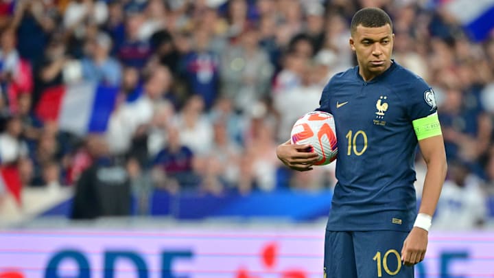Kylian Mbappé sous les couleurs de l'Equipe de France face à la Grèce Kylian Mbappé sous les couleurs de l'Equipe de France face à la Grèce