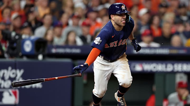 José Altuve ya tiene 30 juegos multi hits en postemporada de MLB