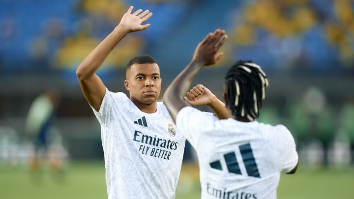 Vinícius Júnior e Mbappé aparecem entre os melhores jogadores do EA Sports FC 25.