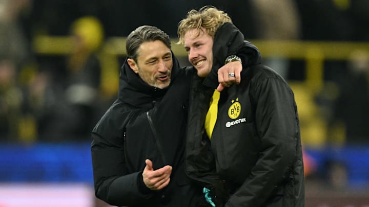 BVB-Trainer Niko Kovac hat Julian Brandt im Arm