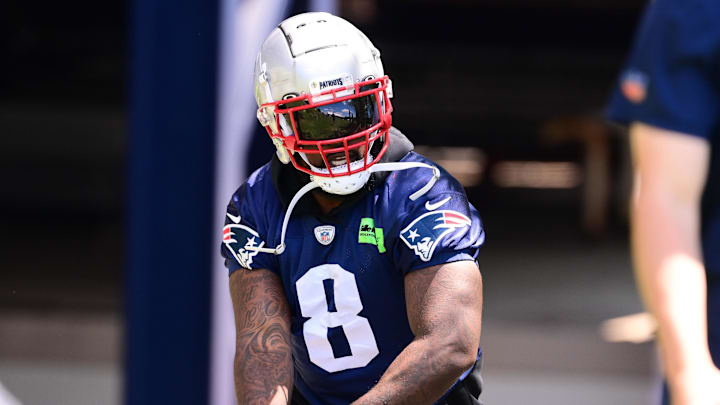 Jun 10, 2024; Foxborough, MA, USA; New England Patriots linebacker Ja'Whaun Bentley (8) walks to the practice fields for minicamp at Gillette Stadium. Mandatory Credit: Eric Canha-Imagn Images Jun 10, 2024; Foxborough, MA, USA; New England Patriots linebacker Ja'Whaun Bentley (8) walks to the practice fields for minicamp at Gillette Stadium. Mandatory Credit: Eric Canha-Imagn Images