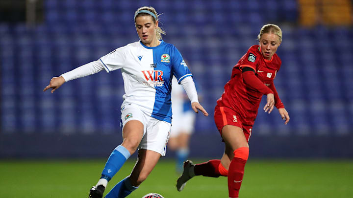 Kayleigh McDonald (links) riss sich das Kreuzband. 