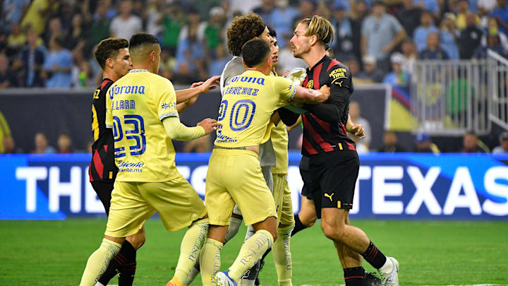Jack Grealish tuvo un altercado con Guillermo Ochoa