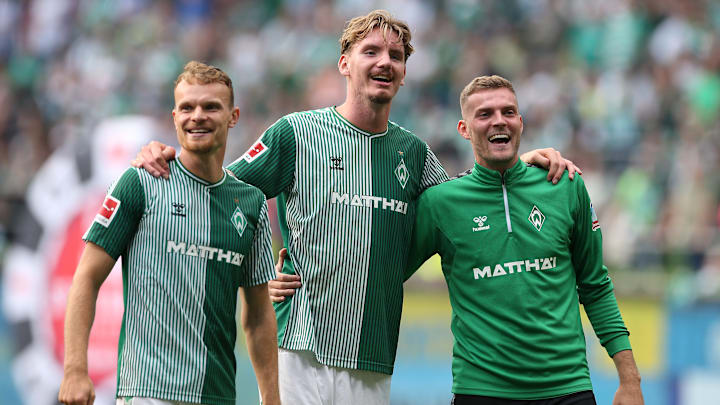 Nick Woltemade mit Christian Groß und Marvin Ducksch