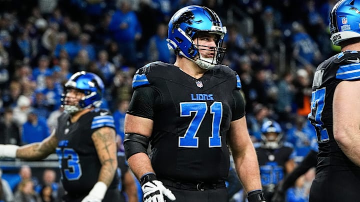 Detroit Lions guard Kevin Zeitler (71) warms up before the game between Detroit Lions and Minnesota Vikings at Ford Field in Detroit on Sunday, Jan. 5, 2025.