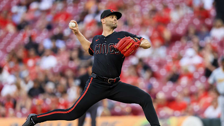 Sep 20, 2024; Cincinnati, Ohio, USA; Cincinnati Reds starting pitcher Nick Martinez (28) pitches against the Pittsburgh Pirates in the second inning at Great American Ball Park. Sep 20, 2024; Cincinnati, Ohio, USA; Cincinnati Reds starting pitcher Nick Martinez (28) pitches against the Pittsburgh Pirates in the second inning at Great American Ball Park.