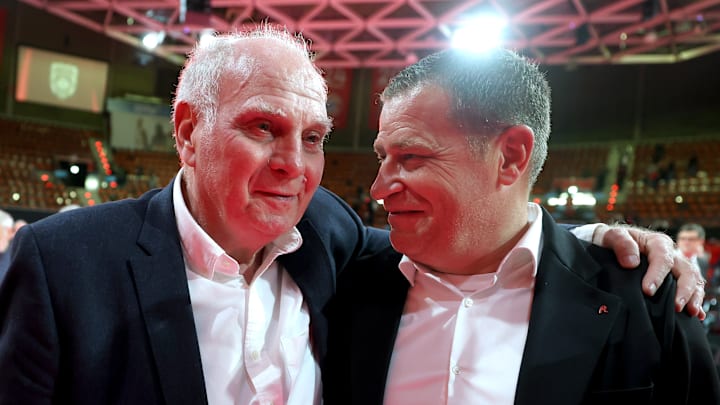 Uli Hoeneß (l.) und Max Eberl auf der FCB-Jahreshauptversammlung Uli Hoeneß (l.) und Max Eberl auf der FCB-Jahreshauptversammlung