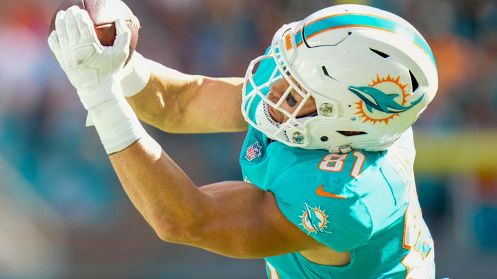 Jan 8, 2023; Miami Gardens, Florida, USA; Miami Dolphins tight end Durham Smythe (81) catches a pass