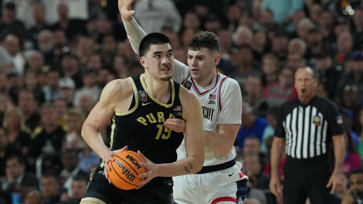 Apr 8, 2024; Glendale, AZ, USA; Purdue Boilermakers center Zach Edey (15) is defended by Connecticut Huskies center Donovan Clingan (32) in the national championship game of the Final Four of the 2024 NCAA Tournament at State Farm Stadium. Mandatory Credit: Robert Deutsch-USA TODAY Sports Apr 8, 2024; Glendale, AZ, USA; Purdue Boilermakers center Zach Edey (15) is defended by Connecticut Huskies center Donovan Clingan (32) in the national championship game of the Final Four of the 2024 NCAA Tournament at State Farm Stadium. Mandatory Credit: Robert Deutsch-USA TODAY Sports