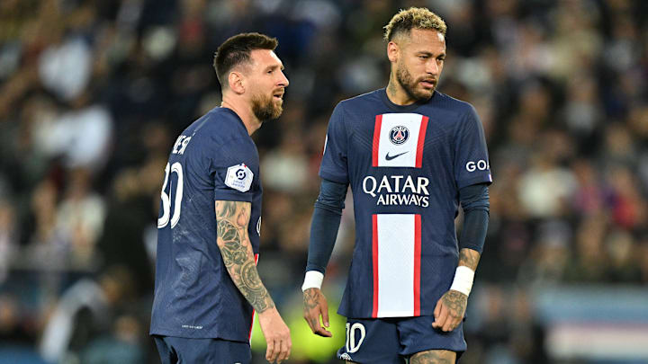 Beye recadre Messi et Neymar