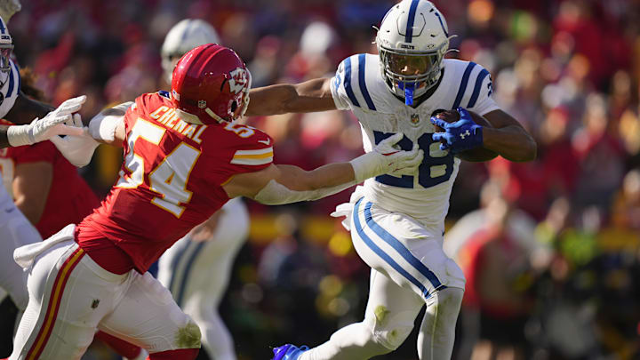 Nov 23, 2025; Kansas City, Missouri, USA; Indianapolis Colts running back Jonathan Taylor (28) runs against Kansas City Chiefs linebacker Leo Chenal (54) in the first quarter at GEHA Field at Arrowhead Stadium. Mandatory Credit: Jay Biggerstaff-Imagn Images