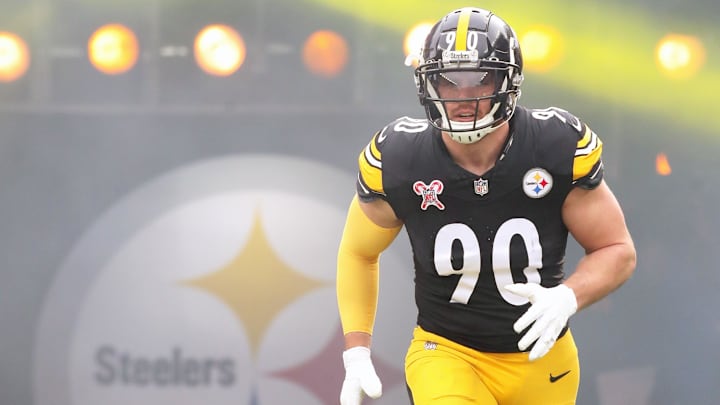 Dec 25, 2024; Pittsburgh, Pennsylvania, USA;  Pittsburgh Steelers linebacker T.J. Watt (90) takes the field against the Kansas City Chiefs at Acrisure Stadium. Mandatory Credit: Charles LeClaire-Imagn Images