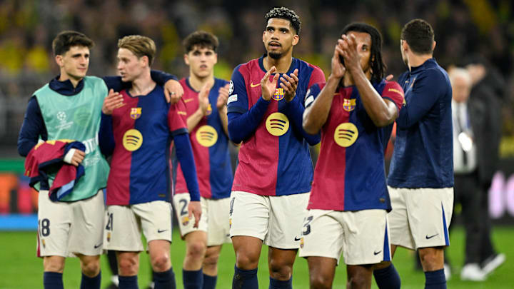 L'équipe du FC Barcelone après leur qualification en demi-finales face à Dortmund L'équipe du FC Barcelone après leur qualification en demi-finales face à Dortmund