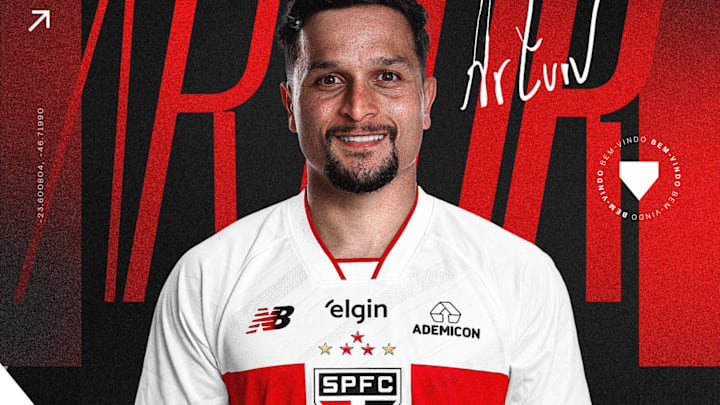 Artur trocou o Botafogo pelo São Paulo Artur trocou o Botafogo pelo São Paulo