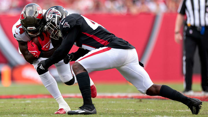 Former Pro Bowl linebacker Deion Jones has signed with the Tampa Bay Buccaneers as the team tries to make up for a rash of injuries.
