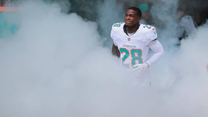 Miami Dolphins running back De'Von Achane takes the field prior to a game against the New Orleans Saints at Hard Rock Stadium in the 2025 season. Miami Dolphins running back De'Von Achane takes the field prior to a game against the New Orleans Saints at Hard Rock Stadium in the 2025 season.