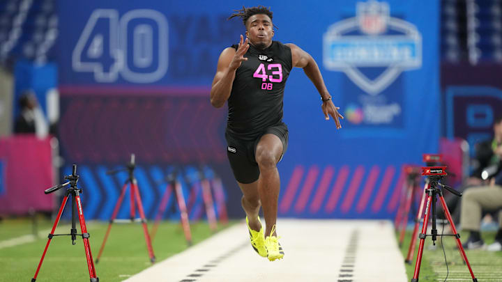 Feb 28, 2025; Indianapolis, IN, USA;  Clemson defensive back RJ Mickens (DB43) runs in the 40 yard dash during the 2025 NFL Combine at Lucas Oil Stadium. 