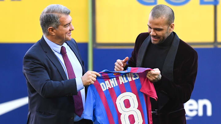 Dani Alves en su segunda presentación con el Barcelona