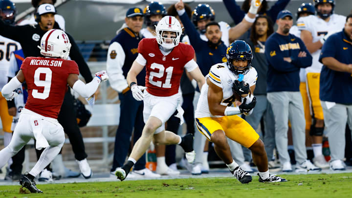 Cal wide receiver Jordan King (4) catches a pass during Saturday's game