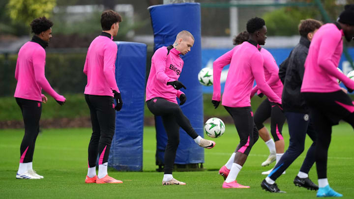 Mykhailo Mudryk (centre) amongst those pushing for a start against FC Noah. Mykhailo Mudryk (centre) amongst those pushing for a start against FC Noah.