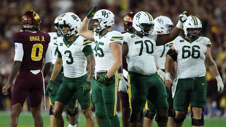 Oct 3, 2026; Tempe, Arizona, USA; Baylor Bears running back Dawson Pendergrass (35) taps his helmet in a play against the Arizona State Sun Devils during the first quarter at Mountain America Stadium. Mandatory Credit: Anna Carrington-Imagn Images Oct 3, 2026; Tempe, Arizona, USA; Baylor Bears running back Dawson Pendergrass (35) taps his helmet in a play against the Arizona State Sun Devils during the first quarter at Mountain America Stadium. Mandatory Credit: Anna Carrington-Imagn Images