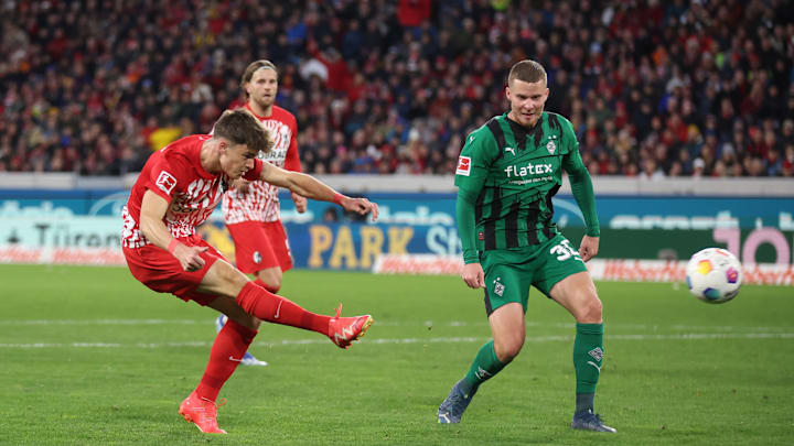 Kann den Abschluss von Noah Weißhaupt nicht verhindern: Nico Elvedi (r.)