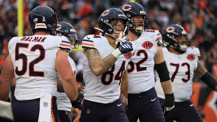 Nov 2, 2025; Cincinnati, Ohio, USA; Chicago Bears tight end Colston Loveland (84) celebrates with guard Joe Thuney (62), center Drew Dalman (52) and guard Jonah Jackson (73) after scoring a touchdown against the Cincinnati Bengals during the fourth quarter at Paycor Stadium.