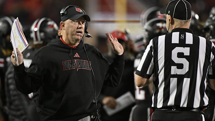 Nov 14, 2025; Louisville, Kentucky, USA; Louisville Cardinals head coach Jeff Brohm talks with an official during the first half against the Clemson Tigers at L&N Federal Credit Union Stadium. Mandatory Credit: Jamie Rhodes-Imagn Images Nov 14, 2025; Louisville, Kentucky, USA; Louisville Cardinals head coach Jeff Brohm talks with an official during the first half against the Clemson Tigers at L&N Federal Credit Union Stadium. Mandatory Credit: Jamie Rhodes-Imagn Images