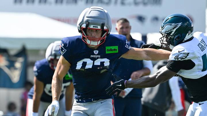 New England Patriots rookie tight end Eli Raridon competes against a defender during joint practice as he looks to carve out an immediate role in the offense. New England Patriots rookie tight end Eli Raridon competes against a defender during joint practice as he looks to carve out an immediate role in the offense.