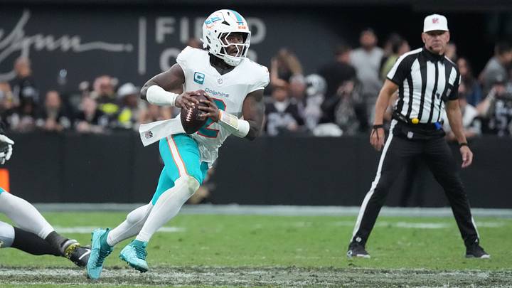 Sep 13, 2026; Paradise, Nevada, USA; Miami Dolphins quarterback Malik Willis (2) looks to pass in the fourth quarter against the Las Vegas Raiders at Allegiant Stadium. Mandatory Credit: Kirby Lee-Imagn Images Sep 13, 2026; Paradise, Nevada, USA; Miami Dolphins quarterback Malik Willis (2) looks to pass in the fourth quarter against the Las Vegas Raiders at Allegiant Stadium. Mandatory Credit: Kirby Lee-Imagn Images