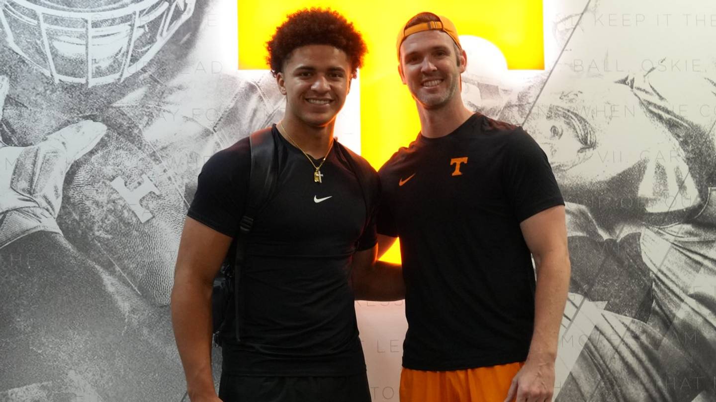 Derrick Baker Plans to Peer Recruit This Elite Prospect on His Tennessee Football Official Visit